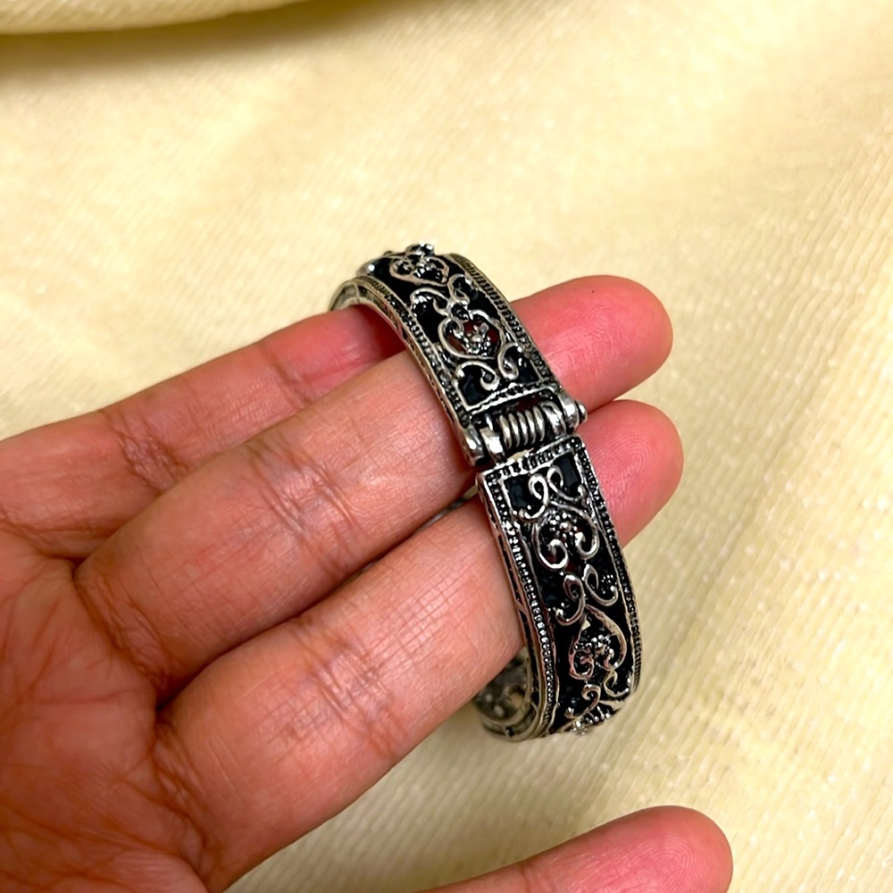 Vintage Turkish Design  sterling silver han bracelet Bangle
Jewelry #23 - Picture 4 of 8